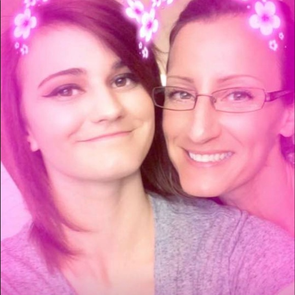 Meet your Posher, Laurie - Picture 5 of 6